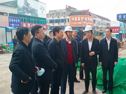 南通市家紡市場(chǎng)協(xié)同發(fā)展領(lǐng)導(dǎo)小組組長(zhǎng)、副市長(zhǎng)潘建華在園區(qū)視察協(xié)同發(fā)展相關(guān)工程項(xiàng)目