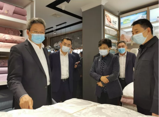 吳新明調(diào)研南通國際家紡園區(qū)時(shí)強(qiáng)調(diào)：理順體制 系統(tǒng)規(guī)劃 提升產(chǎn)業(yè) 加強(qiáng)治理 奮力打造世界級(jí)家紡產(chǎn)業(yè)集群先行區(qū)